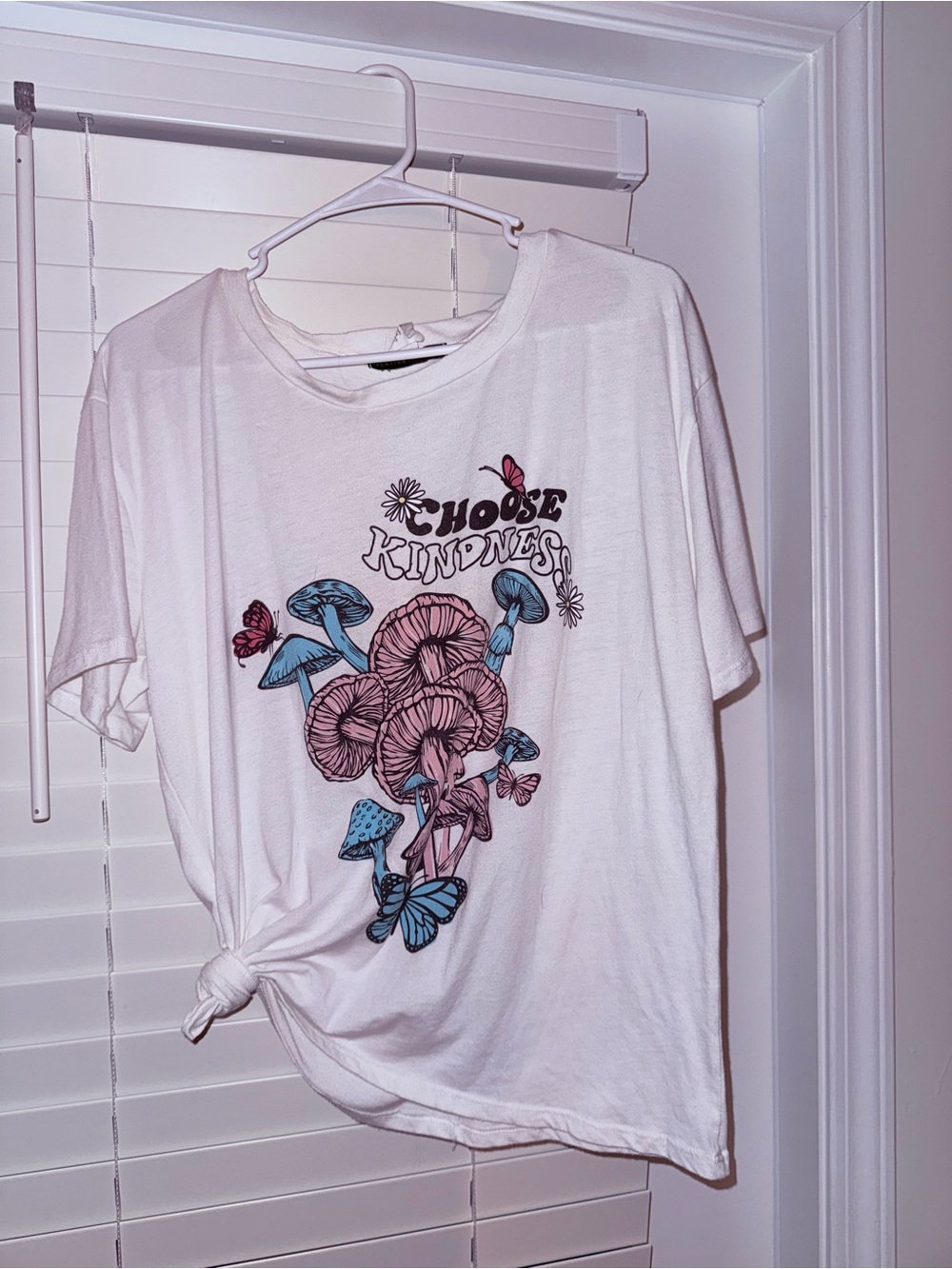 Source Unknown White Graphic Tee with Pink & Blue Mushroom Design